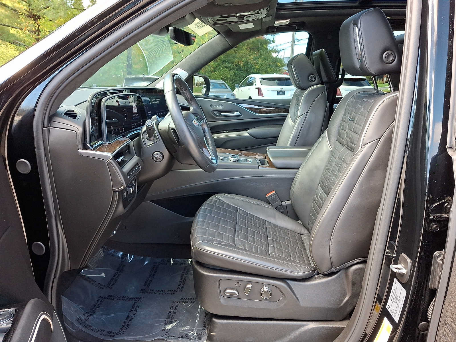 Certified 2024 Cadillac Escalade Sport Platinum w/ LPO, ONYX Package AWD/4WD image 17