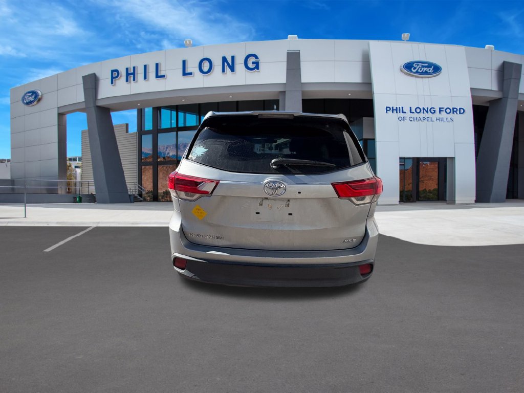 Used 2019 Toyota Highlander XLE FWD image 5