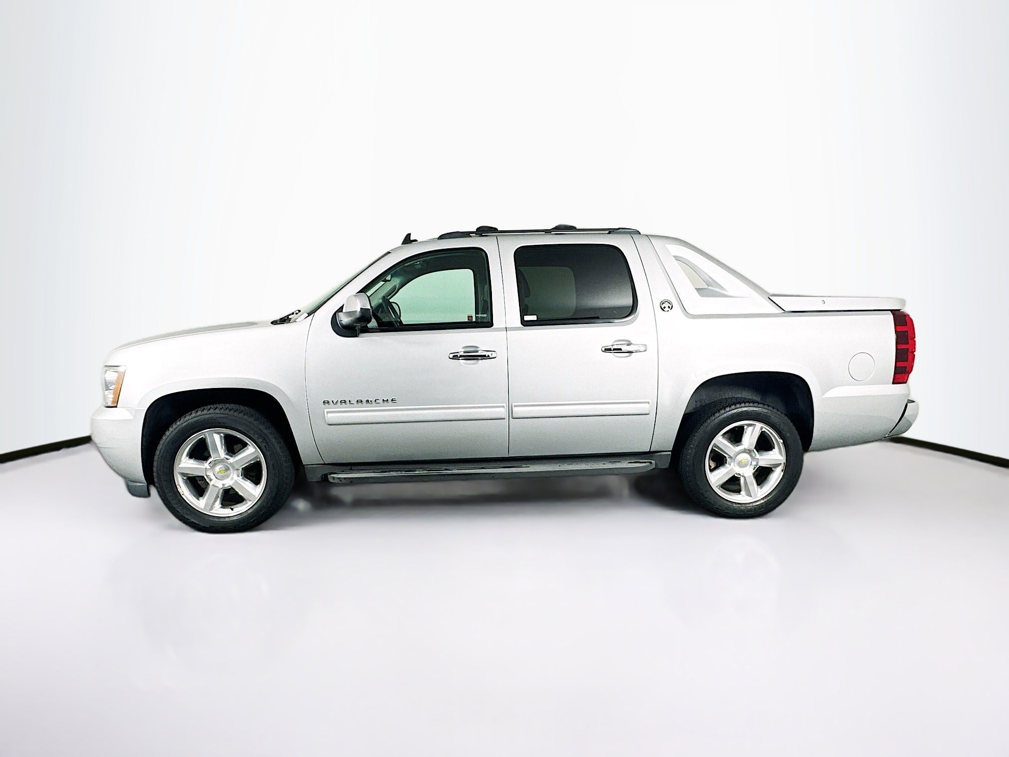 Used 2013 Chevrolet Avalanche LT w/ All-Star Edition RWD image 4