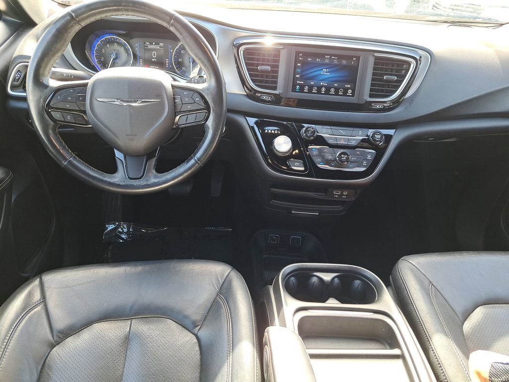 Used 2020 Chrysler Pacifica Touring-L w/ S Appearance Package image 13