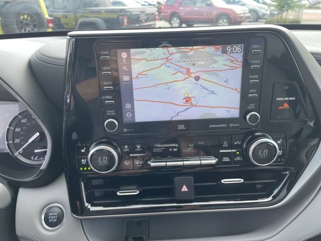 Used 2021 Toyota Highlander Limited FWD image 22