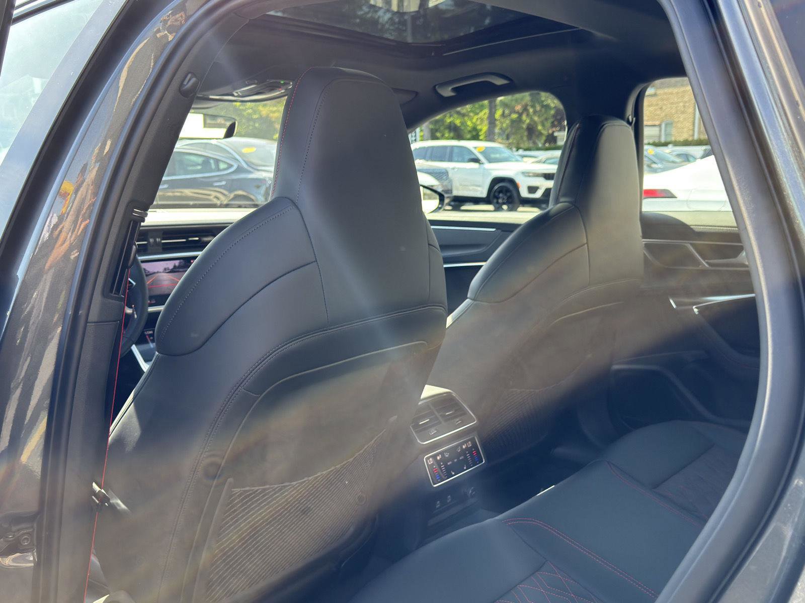 Used 2025 Audi S6 Premium Plus w/ Premium Plus Package AWD/4WD image 28