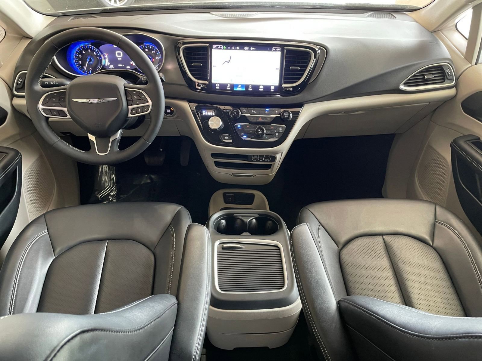 Used 2024 Chrysler Pacifica Touring-L image 36
