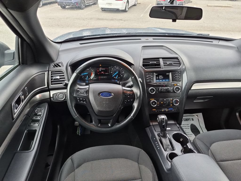 Used 2018 Ford Explorer XLT FWD image 30