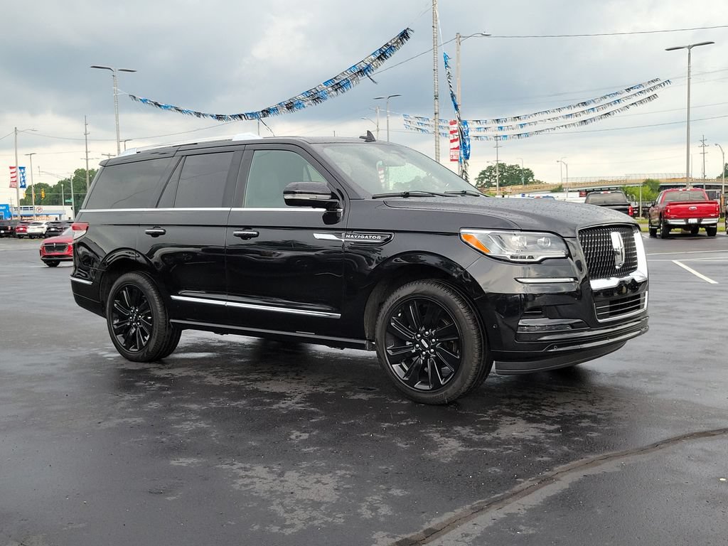 Used 2024 Lincoln Navigator Reserve AWD/4WD image 2