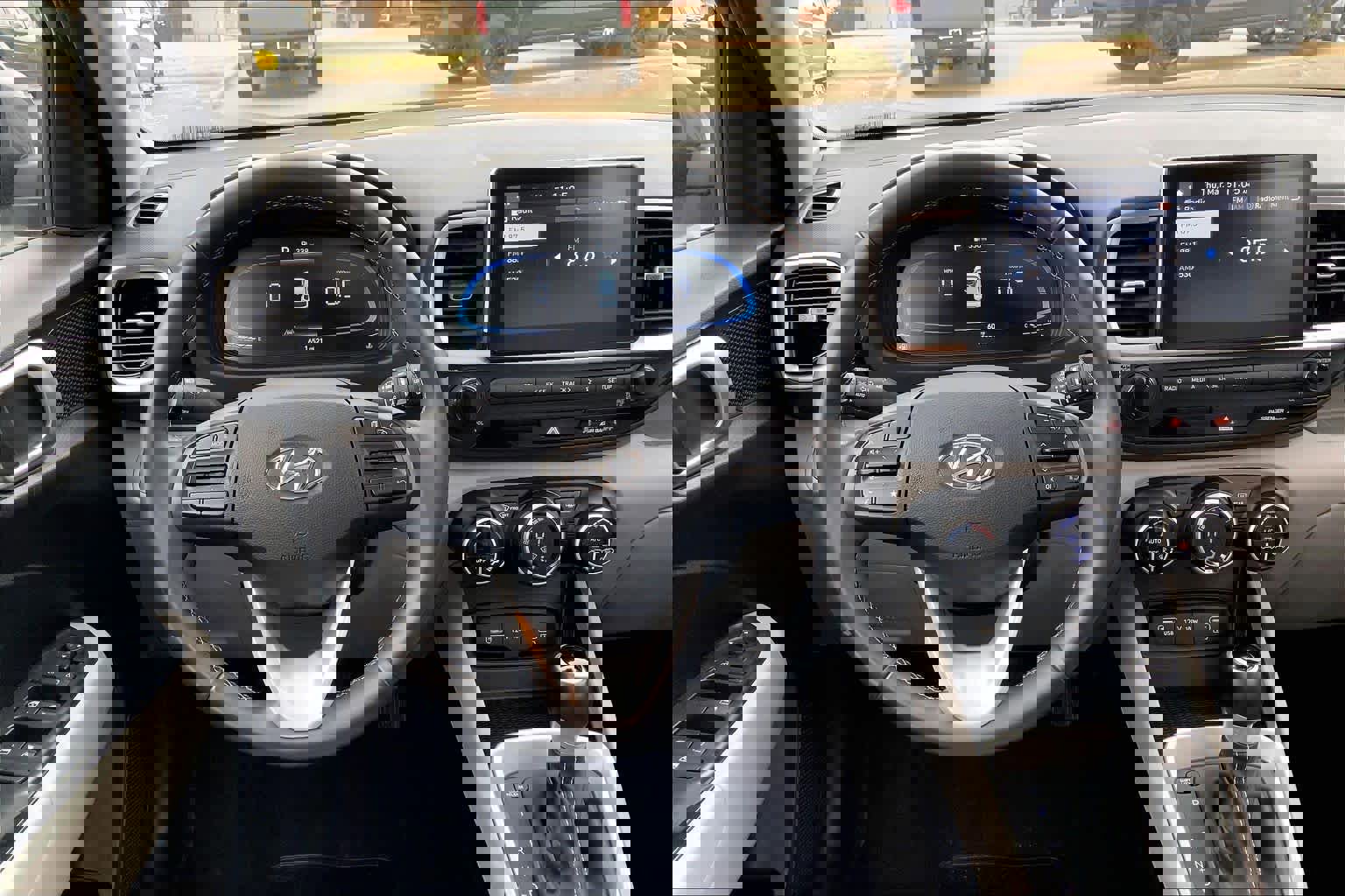 Used 2025 Hyundai Venue SEL image 6