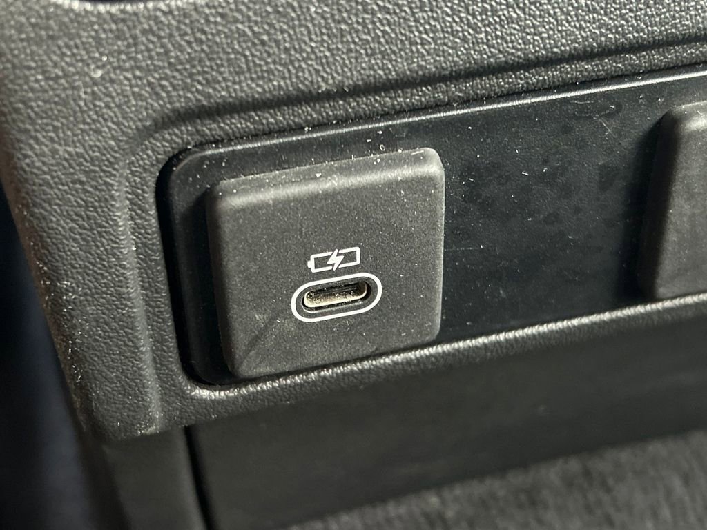 Used 2024 Jaguar F-PACE R-Dynamic S image 22