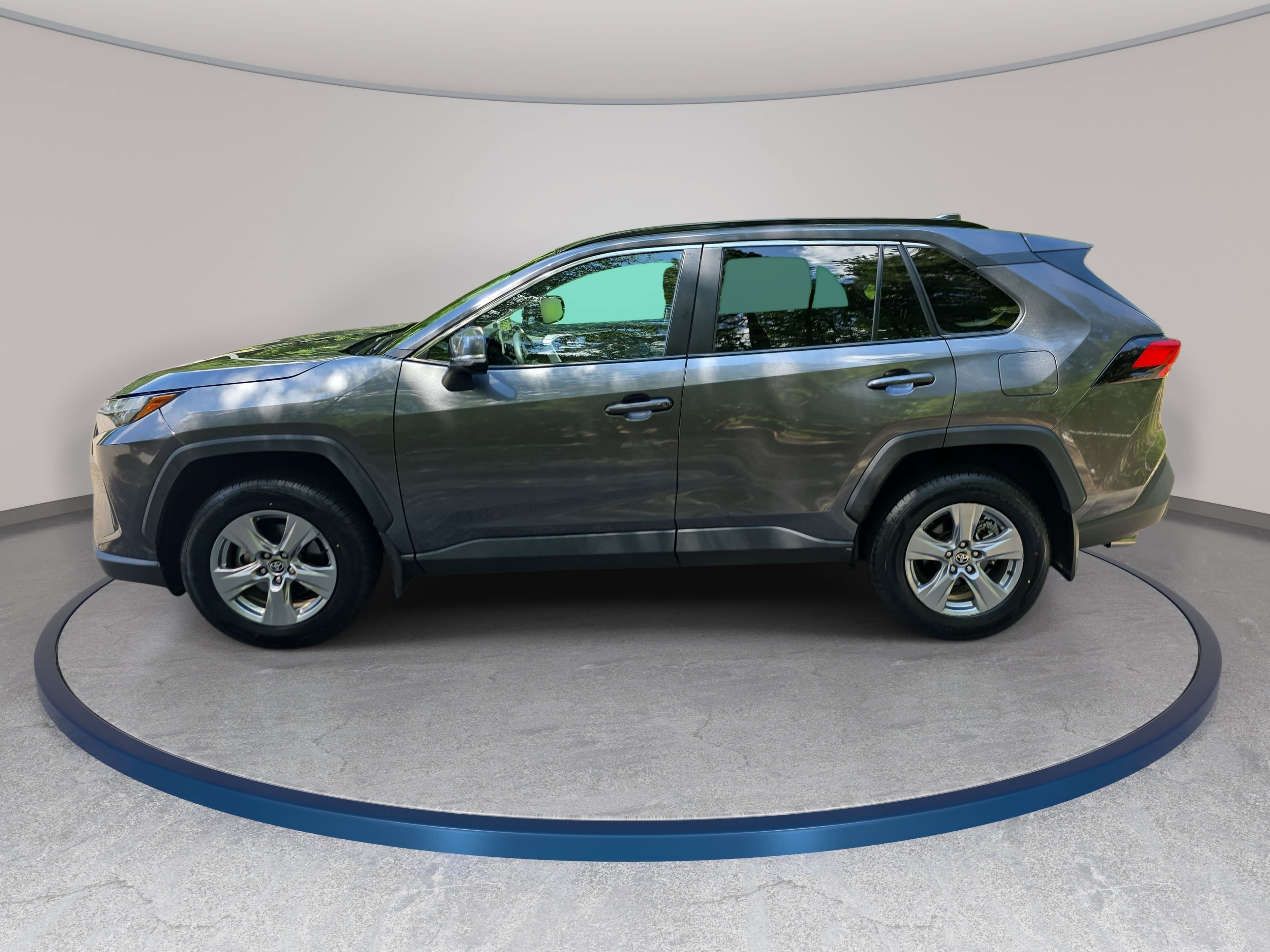 Used 2024 Toyota RAV4 XLE w/ Convenience Package FWD image 8