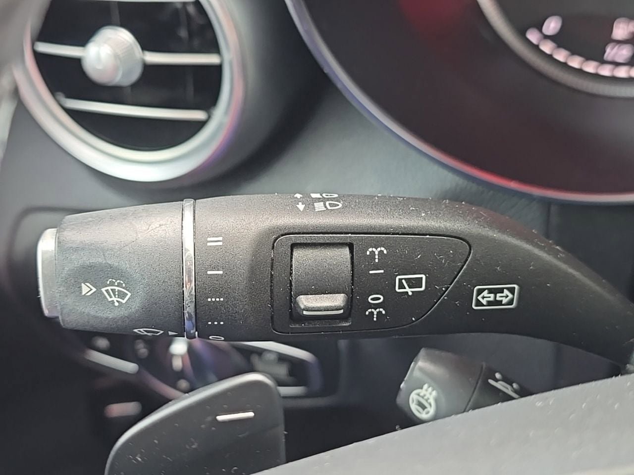 Used 2018 Mercedes-Benz GLC 300 4MATIC image 22