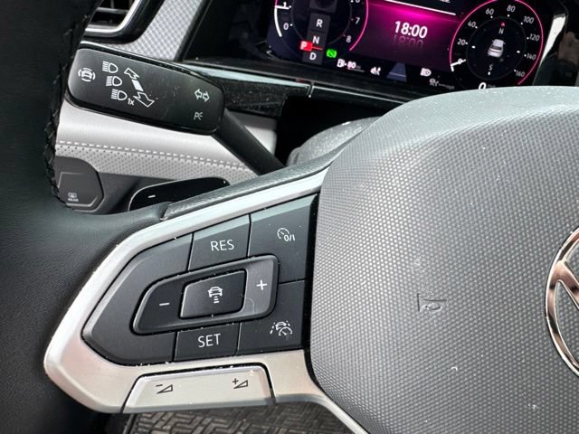 Used 2025 Volkswagen Atlas Peak Edition SE AWD/4WD image 28