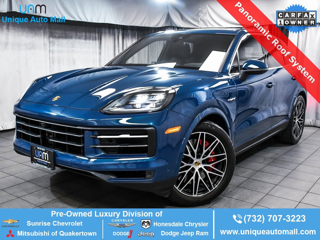 Used 2024 Porsche Cayenne S image 1
