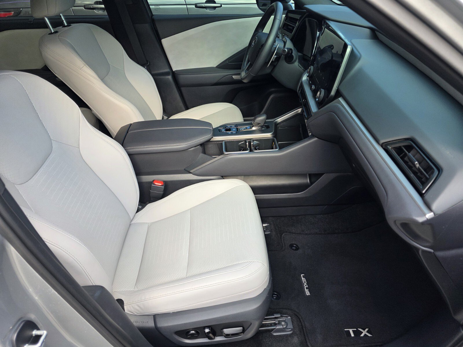 Used 2025 Lexus TX 350 AWD w/ Technology Package image 3