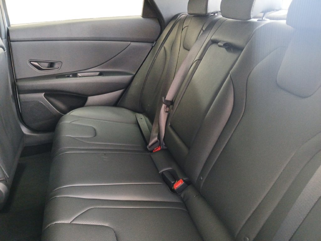 New 2026 Hyundai Elantra SEL Sport FWD image 13
