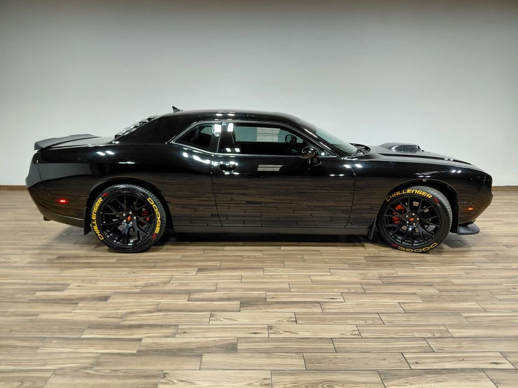 Used 2015 Dodge Challenger R/T Plus image 31