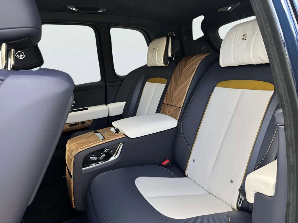 New 2025 Rolls-Royce Cullinan image 10