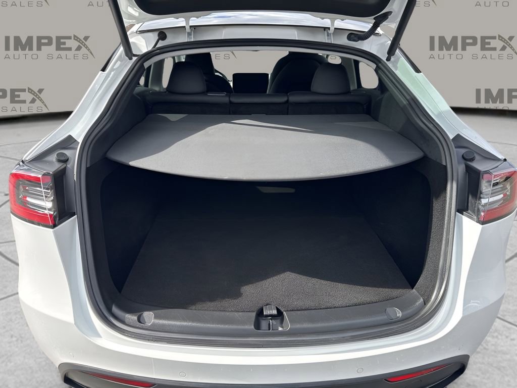 Used 2022 Tesla Model Y Long Range image 31
