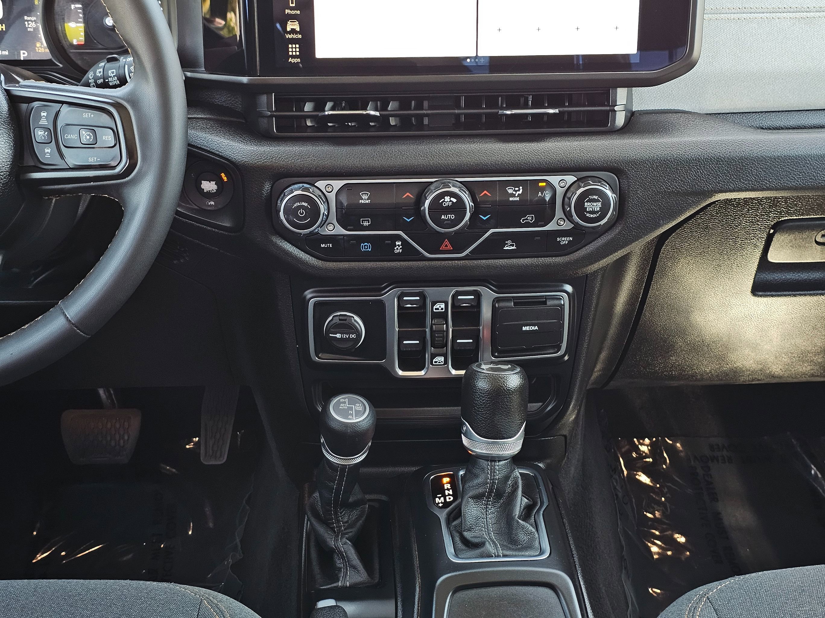 Used 2024 Jeep Wrangler Unlimited AWD/4WD image 24