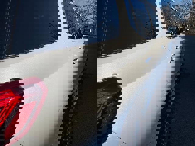 Used 2021 GMC Acadia Denali w/ Denali Technology Package image 22