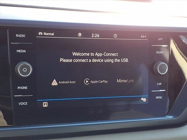 Used 2022 Volkswagen Taos SE w/ Panoramic Sunroof Package image 17