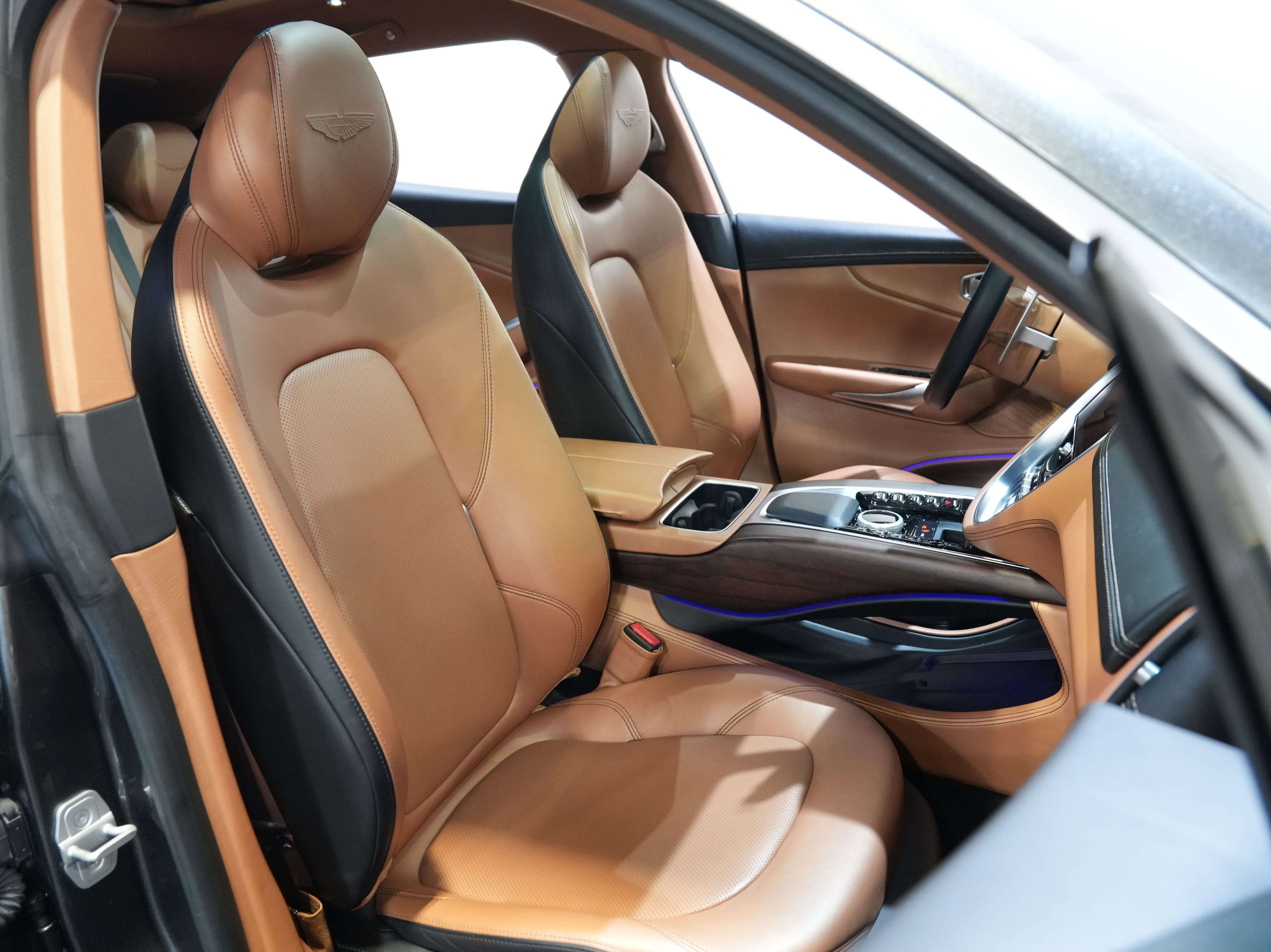 Used 2021 Aston Martin DBX AWD/4WD image 31