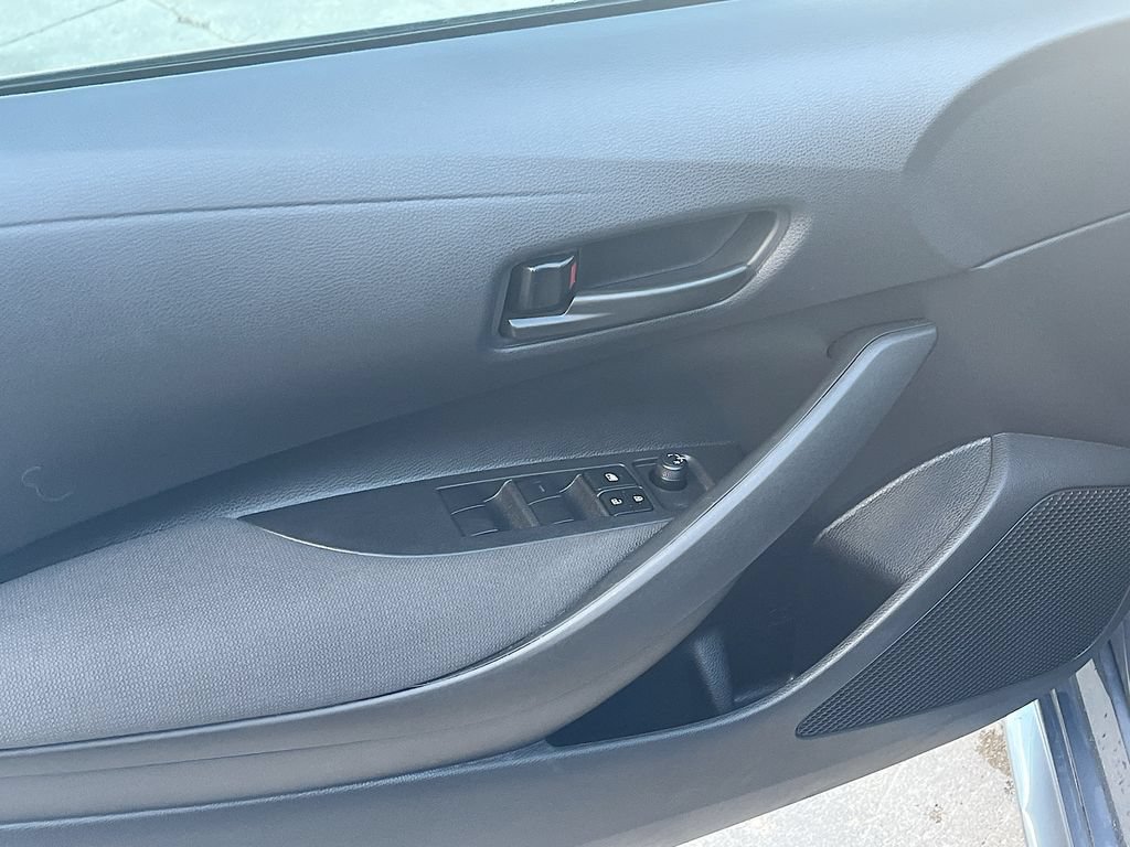 Used 2025 Toyota Corolla LE FWD image 18