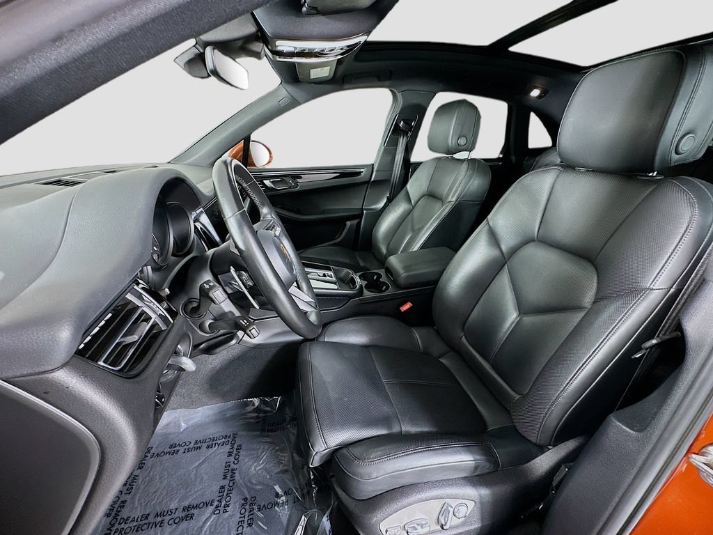Certified 2022 Porsche Macan AWD/4WD image 5