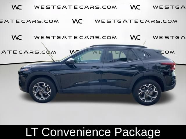 Used 2025 Chevrolet Trax LT w/ Driver Confidence Package FWD image 4