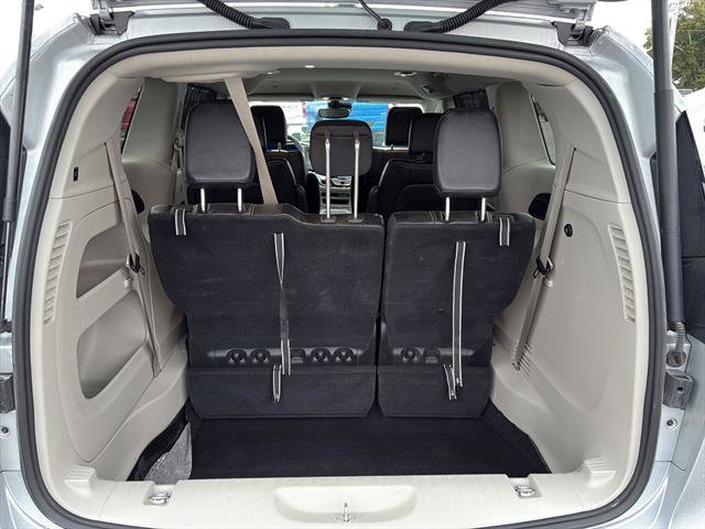 Used 2024 Chrysler Pacifica Touring-L FWD image 11