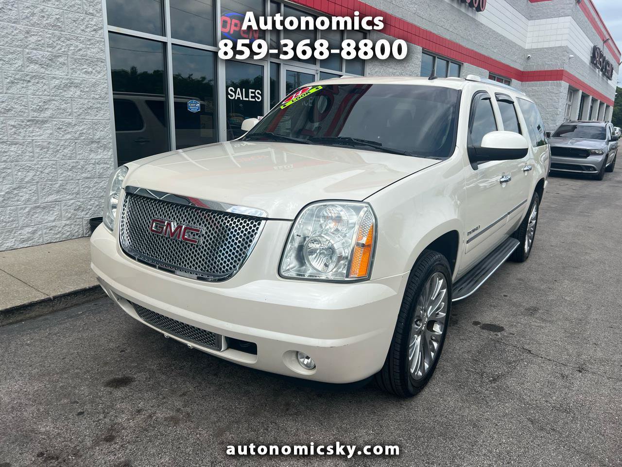 Used 2014 GMC Yukon XL Denali AWD/4WD image 1