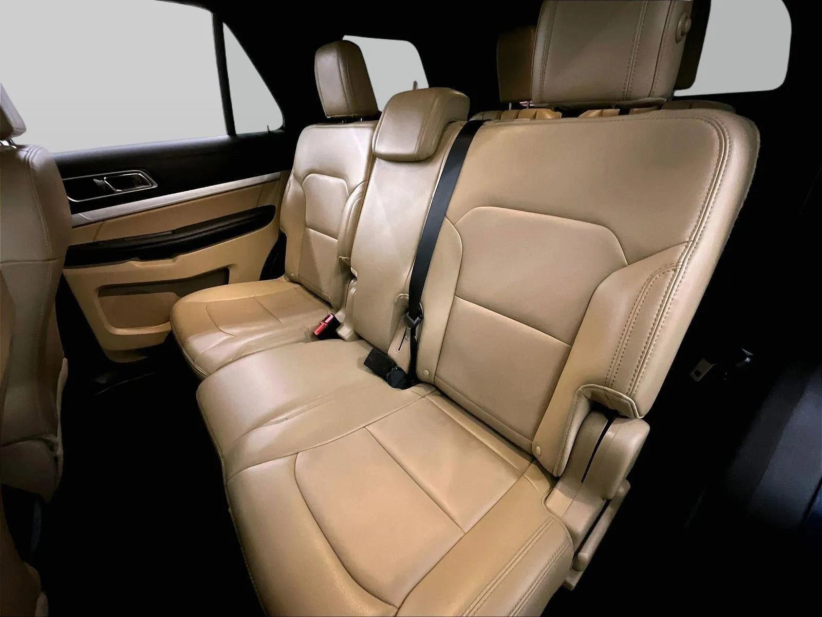 Used 2017 Ford Explorer XLT w/ Equipment Group 202A image 26