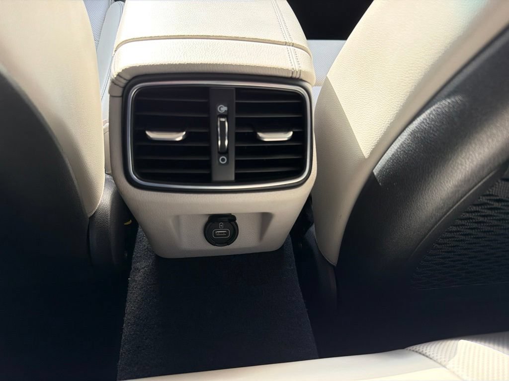 Used 2021 Genesis G70 2.0T RWD image 18