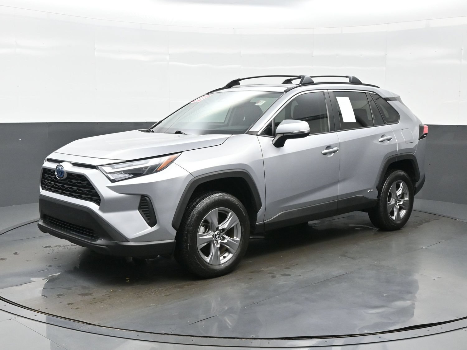 Used 2022 Toyota RAV4 XLE w/ Convenience Package AWD/4WD image 2