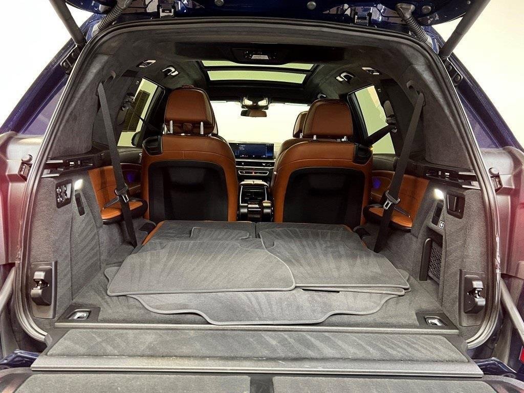 Used 2023 BMW X7 M60i w/ Executive Package image 10