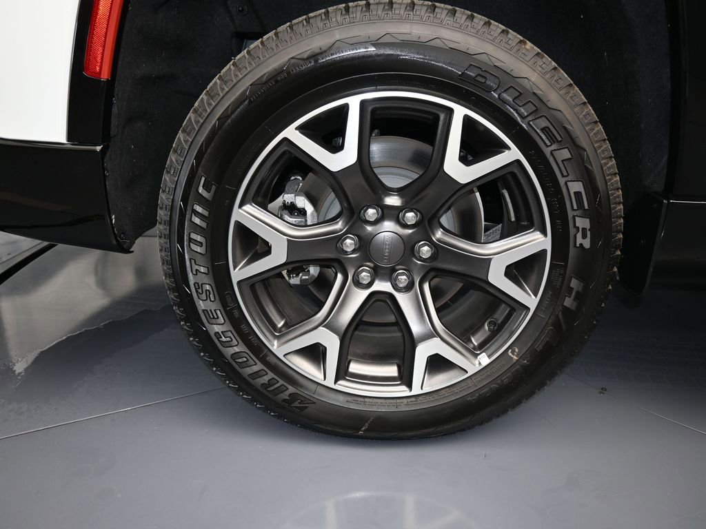 Used 2023 Jeep Wagoneer L Series III w/ Preferred Equipment Group image 45