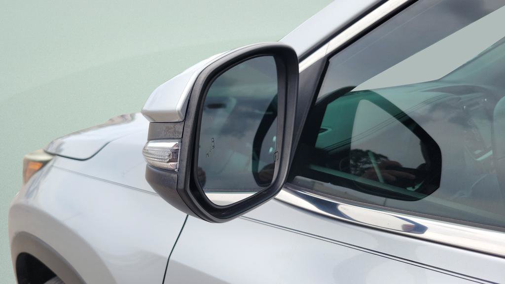 Certified 2018 Toyota Highlander SE FWD image 26