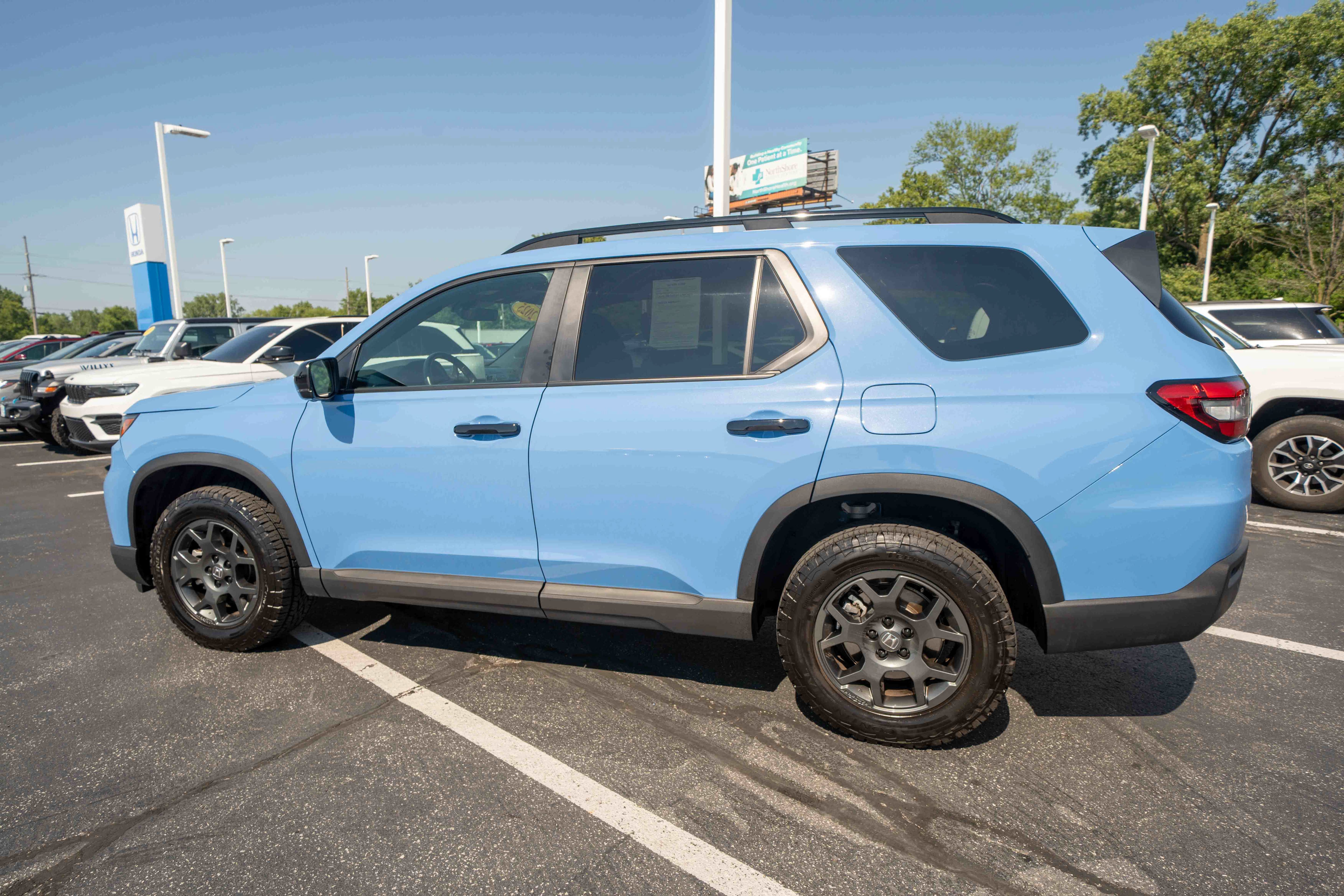 Certified 2025 Honda Pilot TrailSport image 4