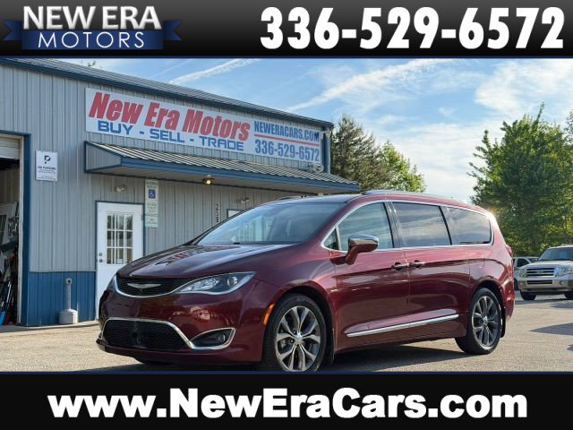Used 2017 Chrysler Pacifica Limited FWD image 1
