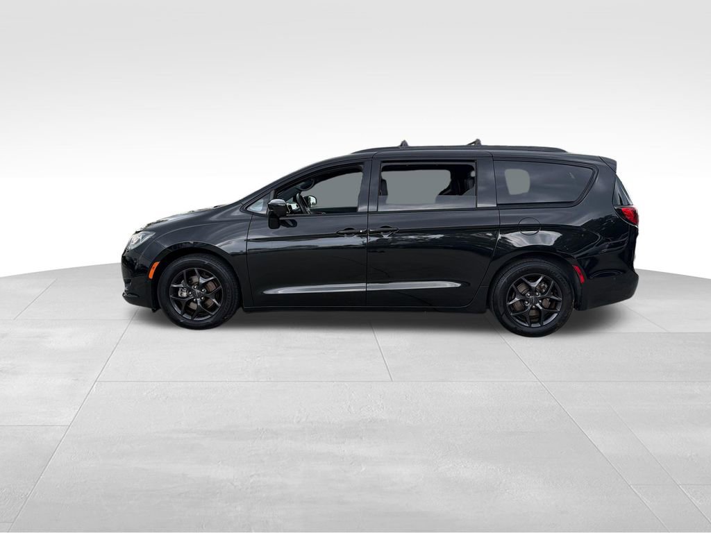 Used 2020 Chrysler Pacifica Touring-L Plus w/ Advanced Safetytec Group FWD image 4