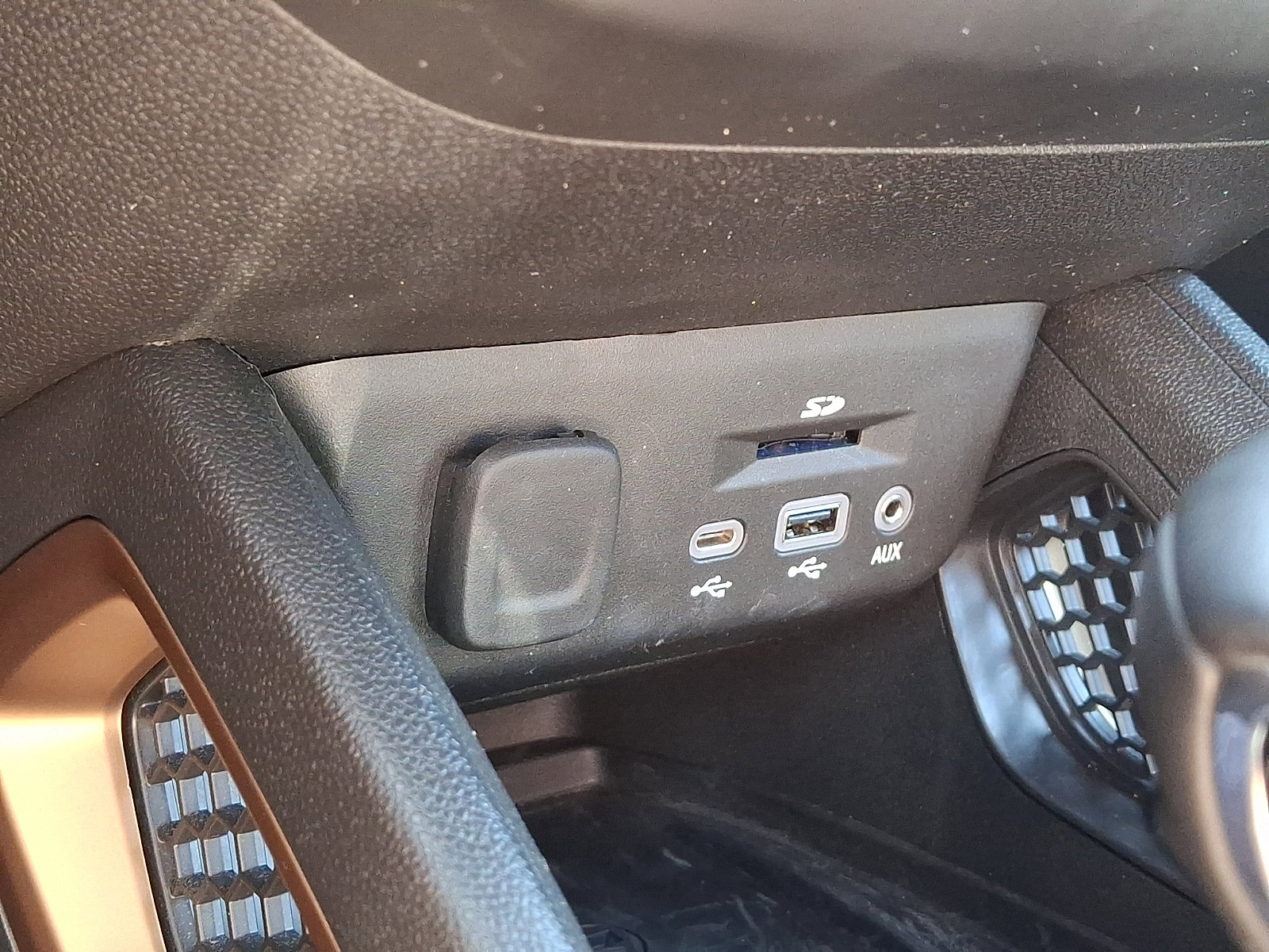 Used 2023 Chevrolet TrailBlazer ACTIV w/ Sun and Liftgate Package image 24