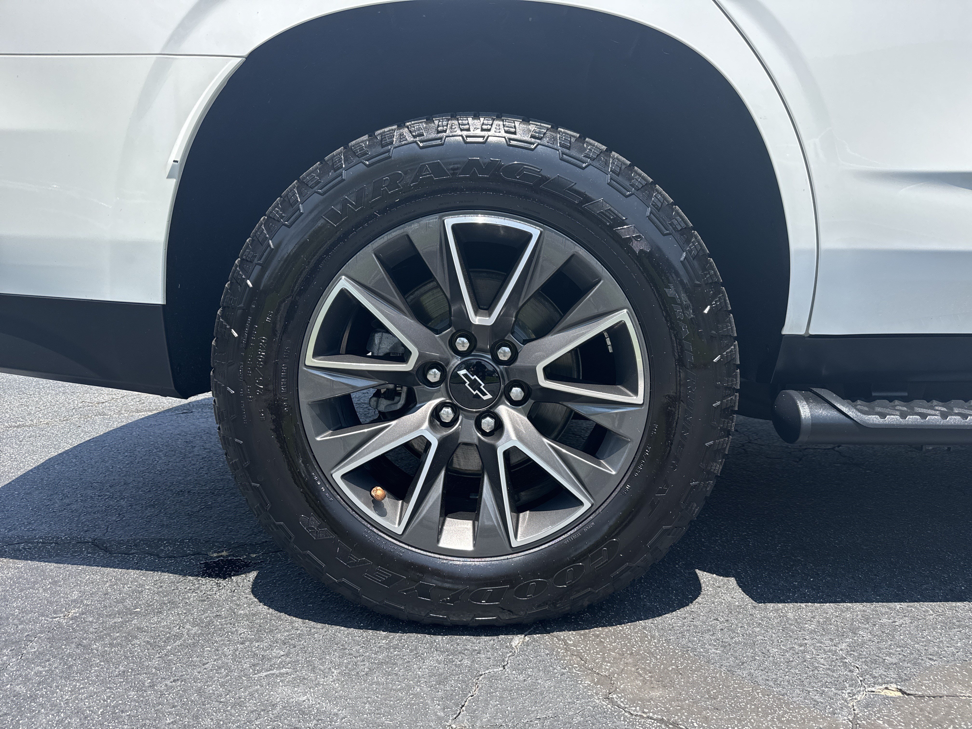 Certified 2024 Chevrolet Tahoe Z71 w/ Luxury Package AWD/4WD image 19