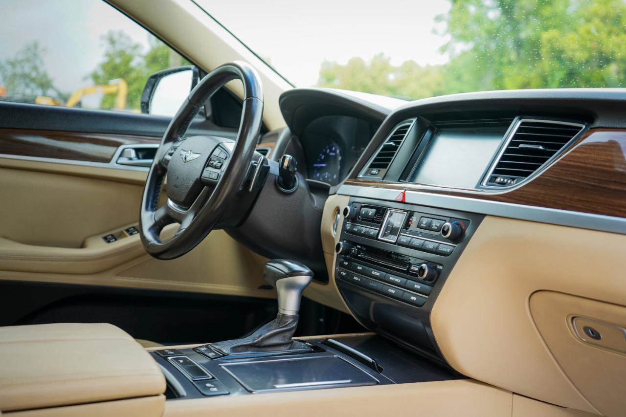 Used 2018 Genesis G80 3.8 w/ Option Group 02 RWD image 11