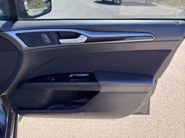 Used 2015 Ford Fusion SE w/ Equipment Group 201A image 14