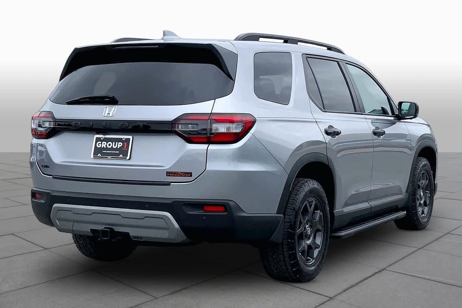 Used 2025 Honda Pilot TrailSport image 13