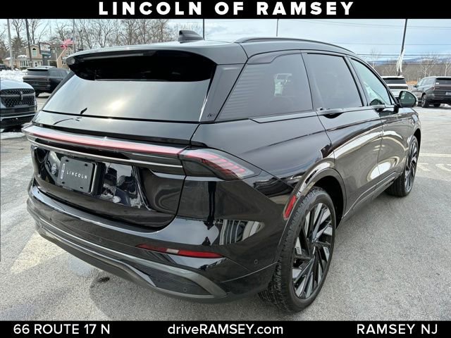 Used 2024 Lincoln Nautilus Reserve w/ Jet Appearance Package (87T) AWD/4WD image 7