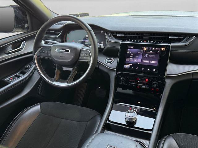 Certified 2024 Jeep Grand Cherokee Altitude AWD/4WD image 15