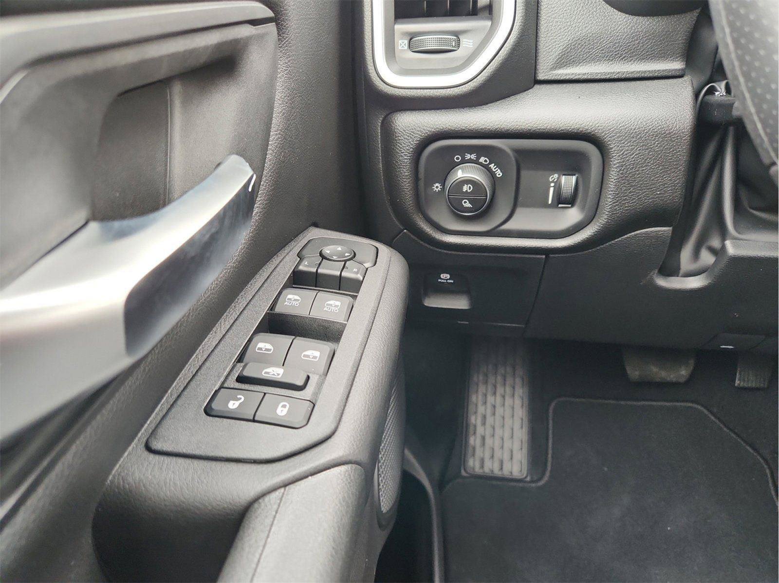 New 2026 RAM 1500 Express AWD/4WD image 18