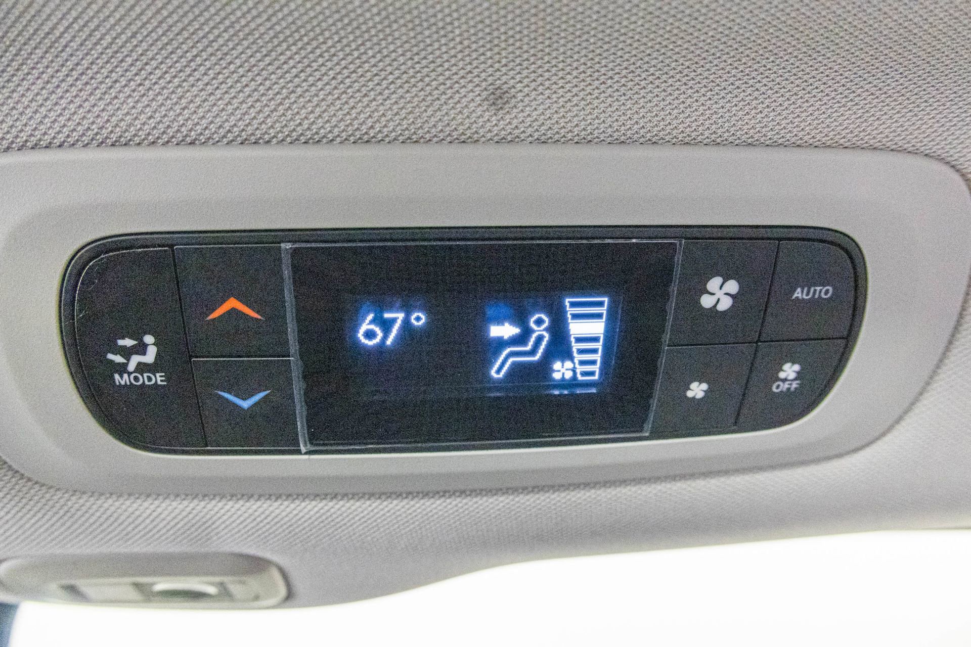 Used 2024 Chrysler Pacifica Touring-L image 31