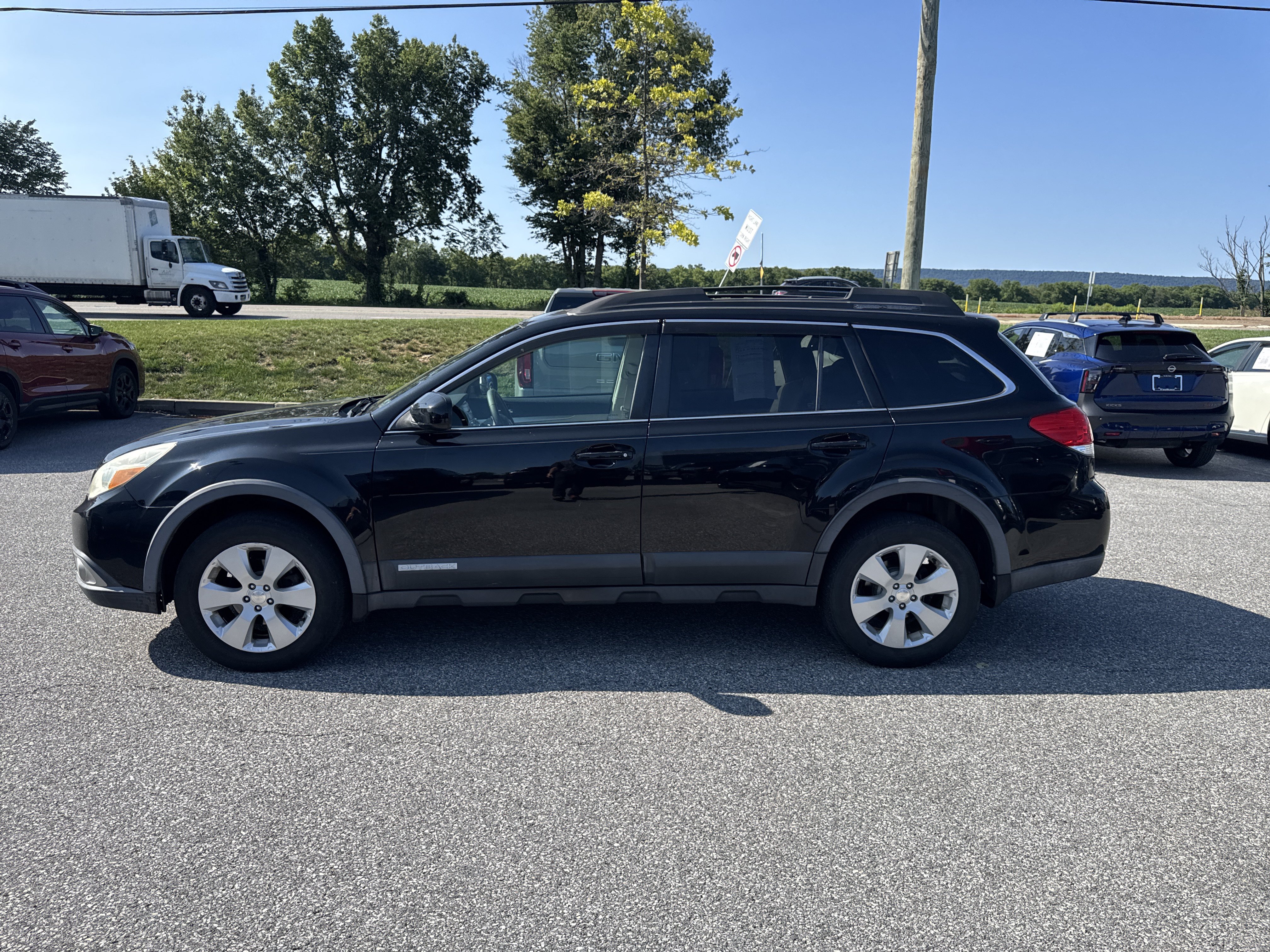 Used 2011 Subaru Outback 2.5i Premium AWD/4WD image 25