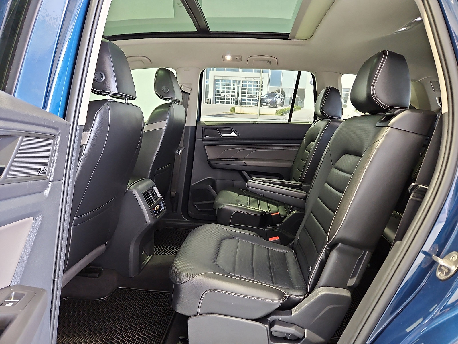 Certified 2022 Volkswagen Atlas SEL Premium image 12