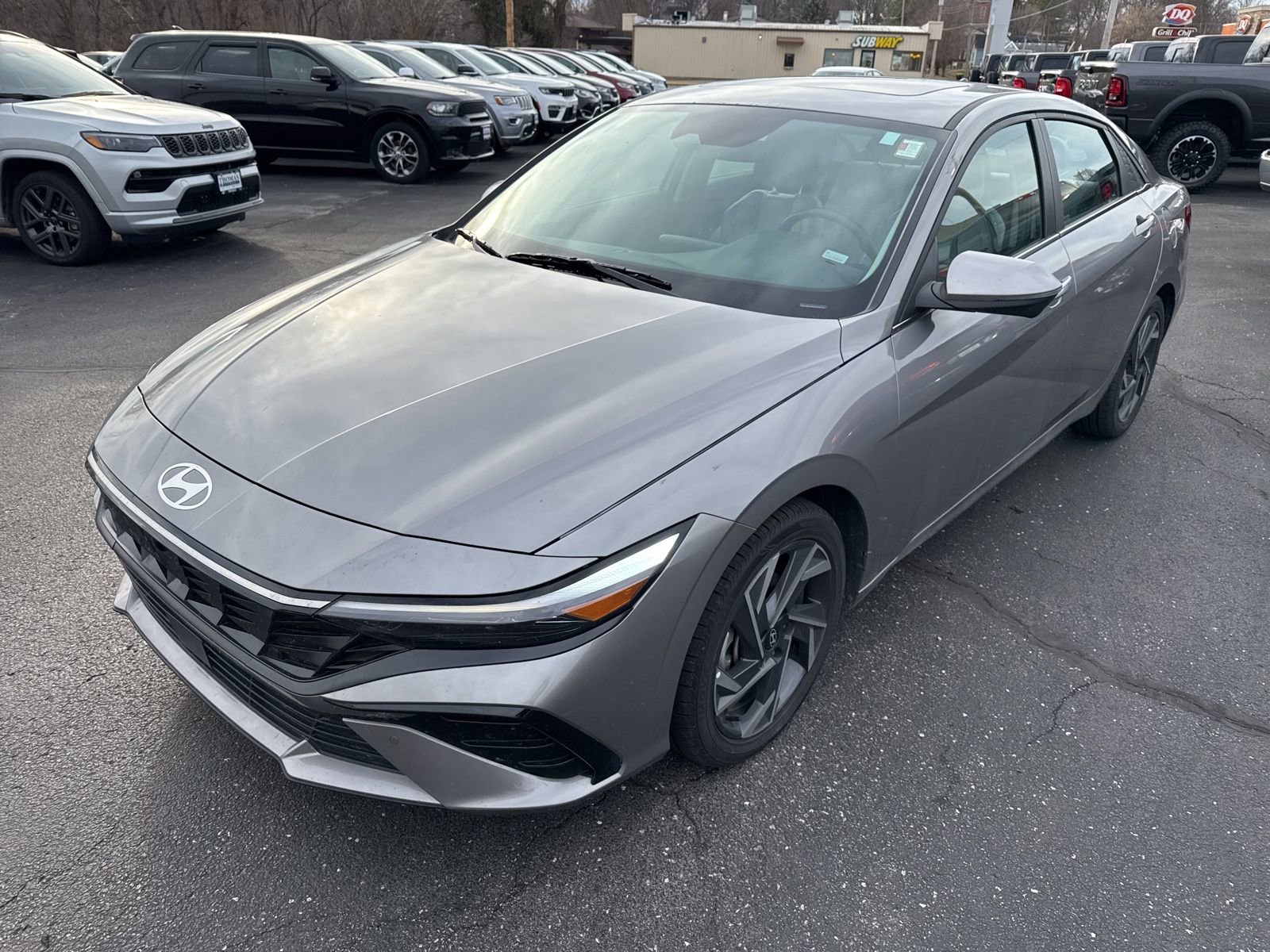 Used 2024 Hyundai Elantra Limited image 2